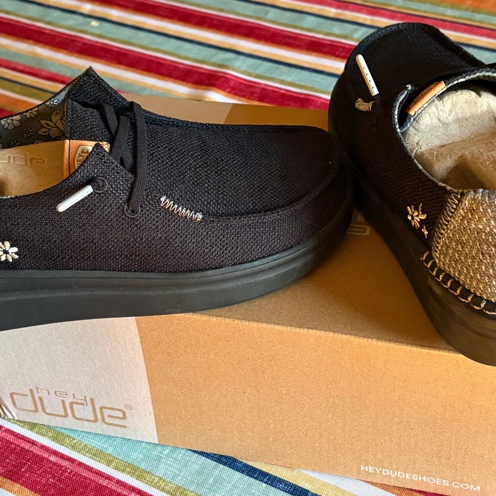 Hey Dude Black Casual Shoes Wendy Rise Woven Women’s size 7